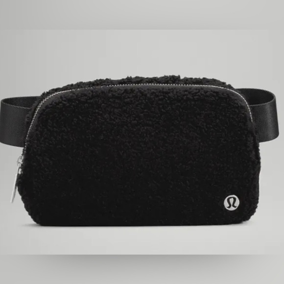lululemon athletica Other - Lululemon Everywhere Bag in Black Sherpa